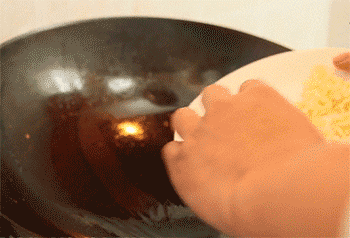 【溜三样】放入葱姜