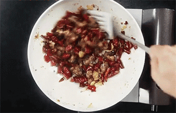 【川味辣子鸡】翻炒