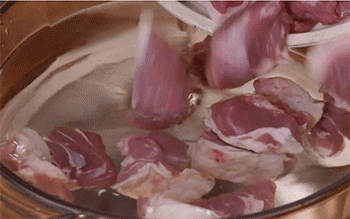 【茨菰炖羊肉】羊肉入锅