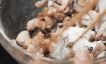 【干锅牛蛙】搅拌