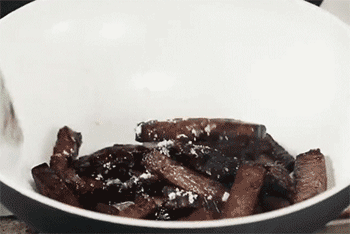 【香辣牛肉】翻炒