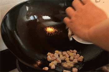 【干烧小黄鱼】炒辅料