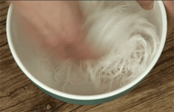 【萝卜丝肉丸】抓匀