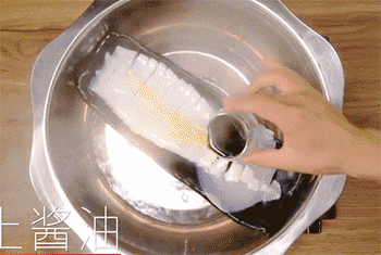 【葱油鲜鱿鱼】蒸