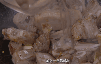 【爆焖羔羊肉】加花椒水