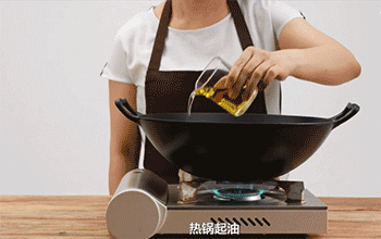 【榨菜炒肉丝】爆香