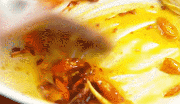 【小炒黄牛肉】翻炒