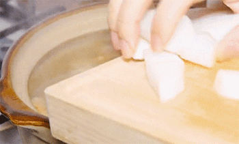 【鲜虾羊肉砂锅】放萝卜煮