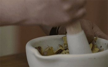 【姜汁焖番鸭】捣碎