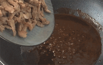 【京酱肉丝】倒入肉丝