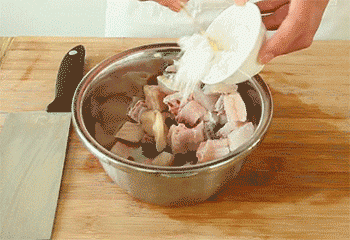 【红烧鱼块】加入生粉