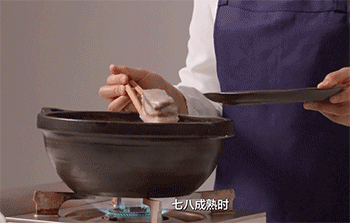 【酸菜汆白肉】捞出