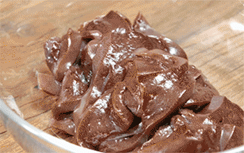 【酱爆猪肝】腌