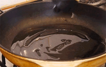 【八宝牛肉酱】倒入牛绞肉