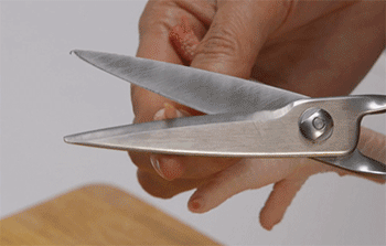 【豉汁蒸凤爪】剪