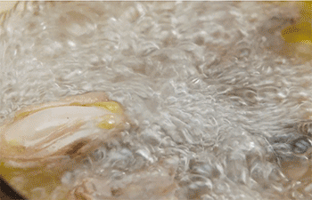 【石锅炖鸡】捞出