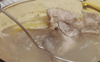 【板栗龙骨汤】捞出