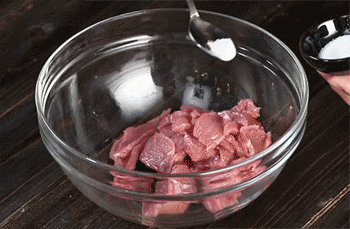 【小炒黄牛肉】牛肉上浆