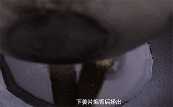 【三文鱼头汤】爆香