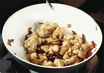 【干煸肥肠】调味