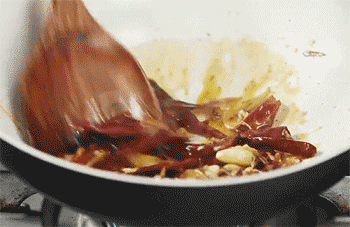 【香辣蟹】翻炒