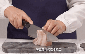 【酸菜汆白肉】五花肉切薄片