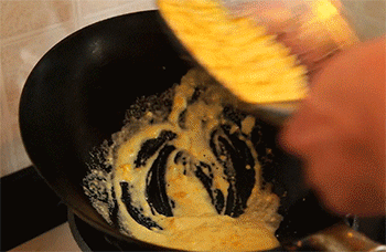 【金沙玉米】放入玉米粒