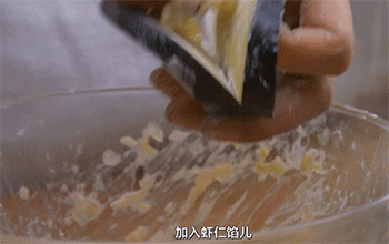 【炸茄盒】加入虾仁馅