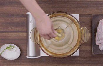 【上海醉鸡】放入葱姜