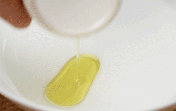 【麻油泡猪腰】调酱汁