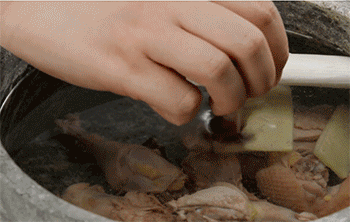 【石锅炖鸡】加红枣