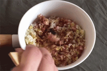 【糖醋茄盒】搅拌