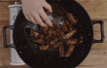 【干炒排骨】撒红椒丝