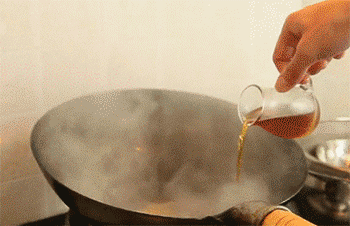 【漕溜鱼片】放入香糟卤