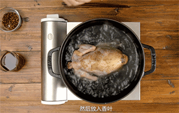 【手撕椒麻鸡】放香料