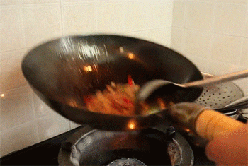 【蒜烧肚条】翻炒