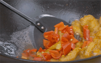 【赣南小炒鱼】炒匀