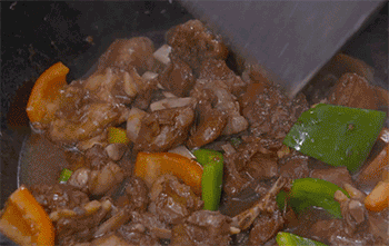 【爆焖羔羊肉】加入土豆粉