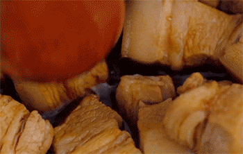 【花雕红烧肉】翻动