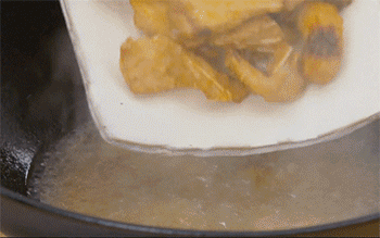 【赣南小炒鱼】放入鱼块