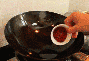 【贵妃鸡翅】放入番茄酱