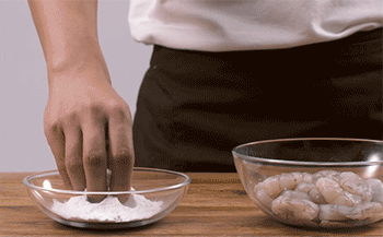 【滑蛋虾仁】撒生粉