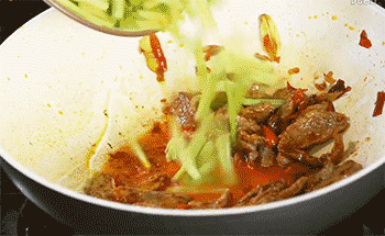 【小炒黄牛肉】芹菜炒香