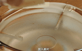 【酱爆猪肝】倒入猪肝