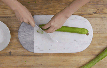 【丝瓜毛豆炒老油条】切丝瓜