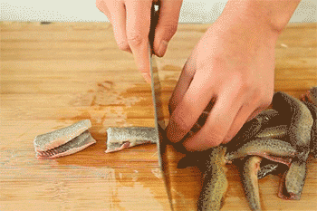 【椒盐泥鳅】切段