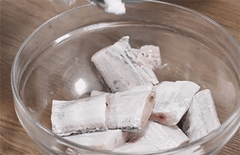 【茄汁带鱼块】调味