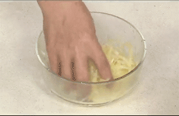 【洋葱土豆饼】搅拌