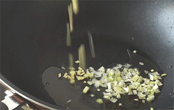 【糖醋茄盒】爆香