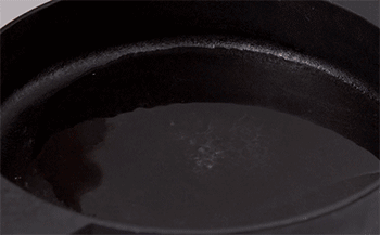 【香煎三文鱼】放入鱼块